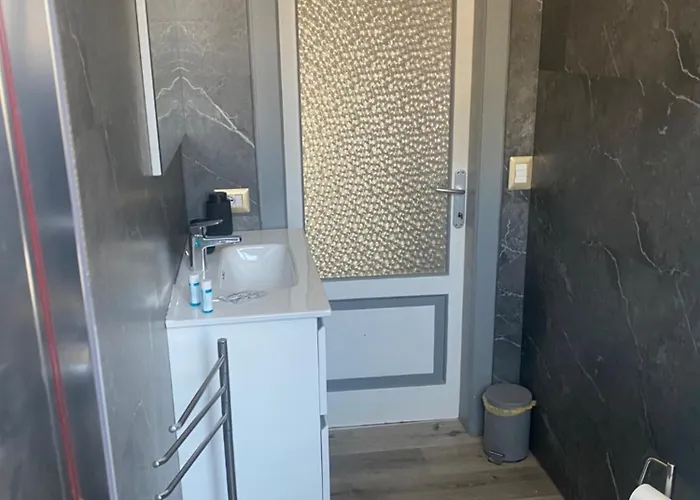 Il Ritrovo, Luminoso Trilocale In Citta